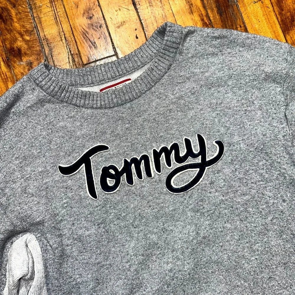 Tommy Hilfiger Sweater Men's 2XL Gray Knit Long Sleeve Script Logo Crew Neck‎